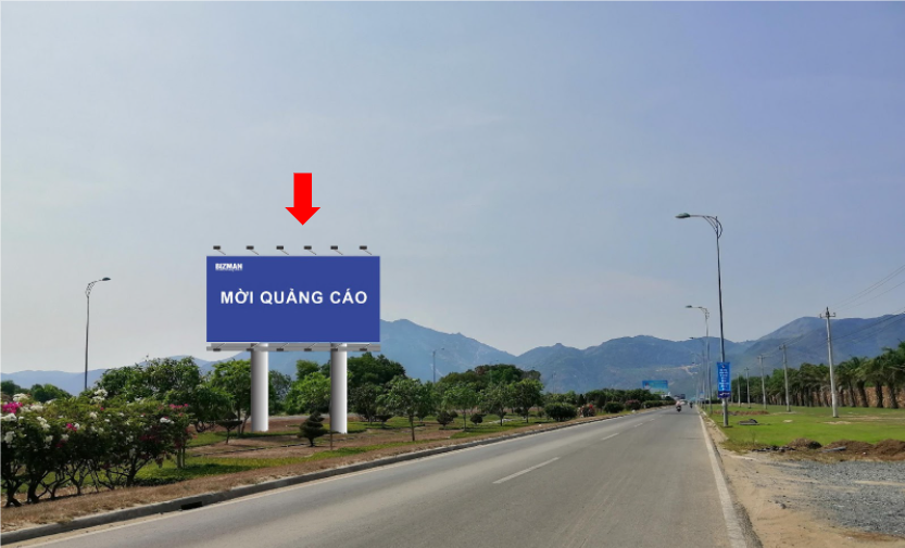 Bảng quảng cáo tại dải phân cách Nguyễn Tất Thành – CLKH-20+400