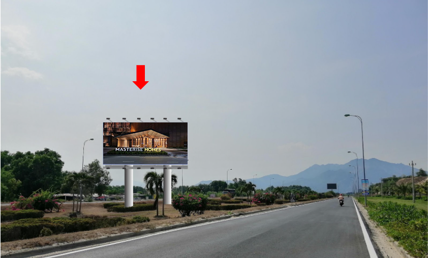 Bảng quảng cáo tại dải phân cách Nguyễn Tất Thành – CLKH-km21+970