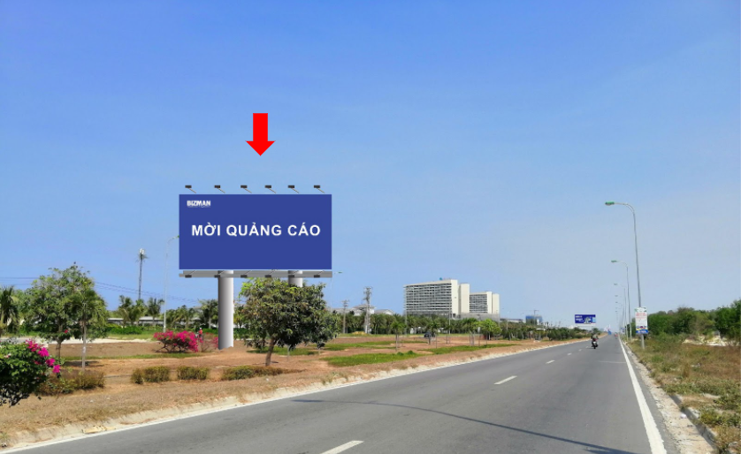 Bảng quảng cáo tại dải phân cách Nguyễn Tất Thành – CLKH-22+270