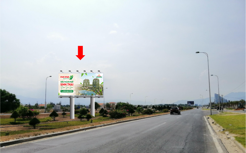 Bảng quảng cáo tại dải phân cách Nguyễn Tất Thành – CLKH-km26+400