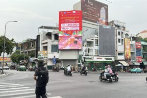 OOH kích thước lớn giúp thương hiệu đón trọn mọi ánh nhìn