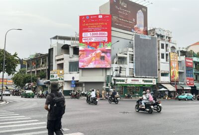 OOH kích thước lớn giúp thương hiệu đón trọn mọi ánh nhìn